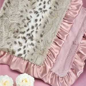 Snowcat/Dusty Pink Luxe Cuddle Blanket